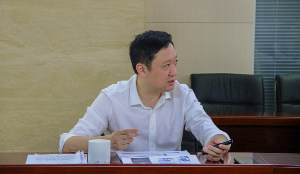 杜巖岫同志參加支部活動(dòng)，為黨員講授黨課