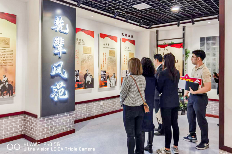 公司固定收益部黨支部、投行業(yè)務部黨支部、綜合事務部與金融（產(chǎn)業(yè)）基地保障黨支部開展聯(lián)合黨日活動