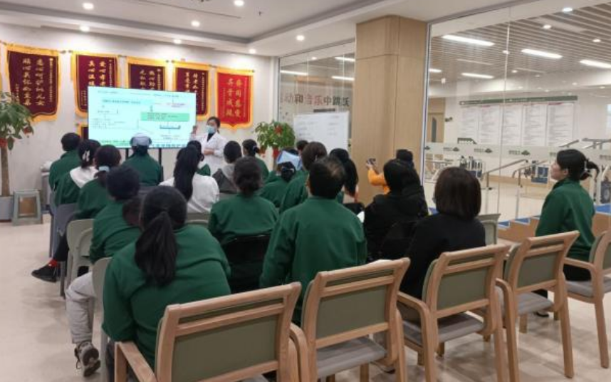 “救”在身邊！共筑服務(wù)安全——頤信養(yǎng)老舉辦急救技能培訓(xùn)